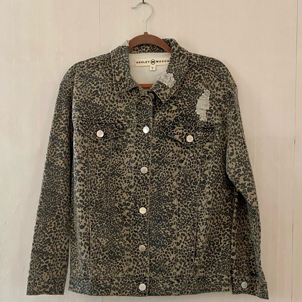 NWOT Ashley Mason Distressed Leopard Jean Jacket